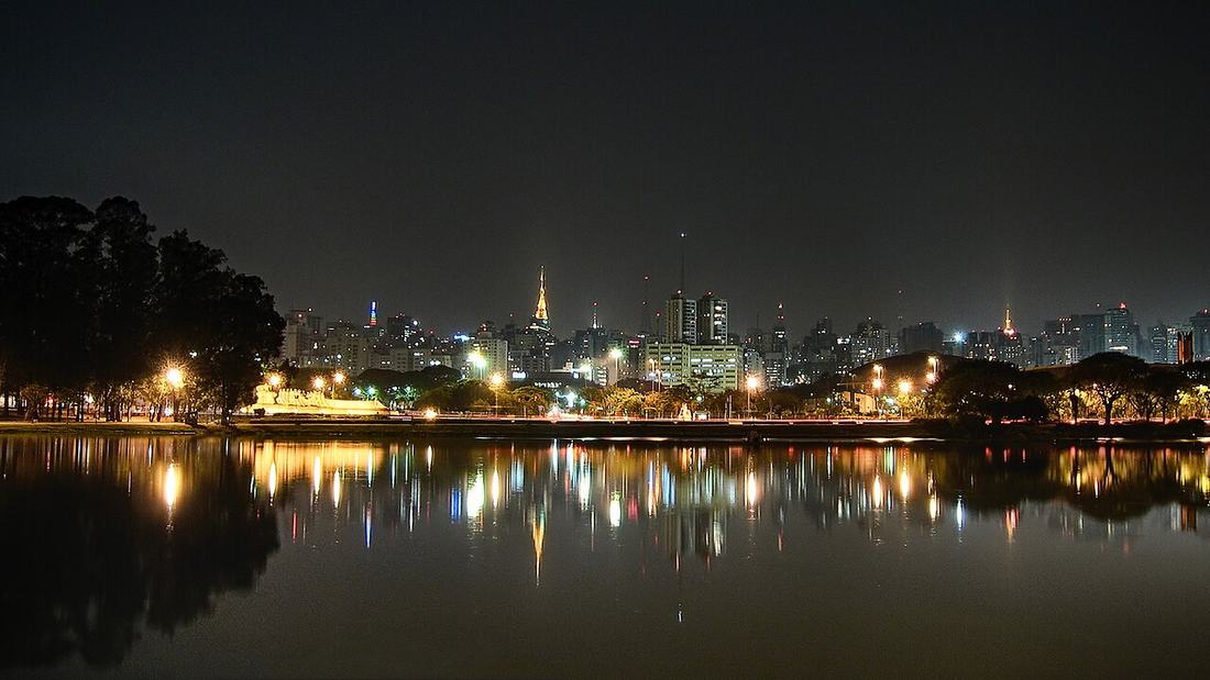 Vista noturna da cidade de São Paulo