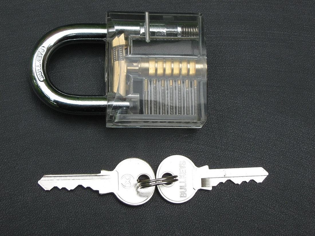 Cadeado transparente com chaves